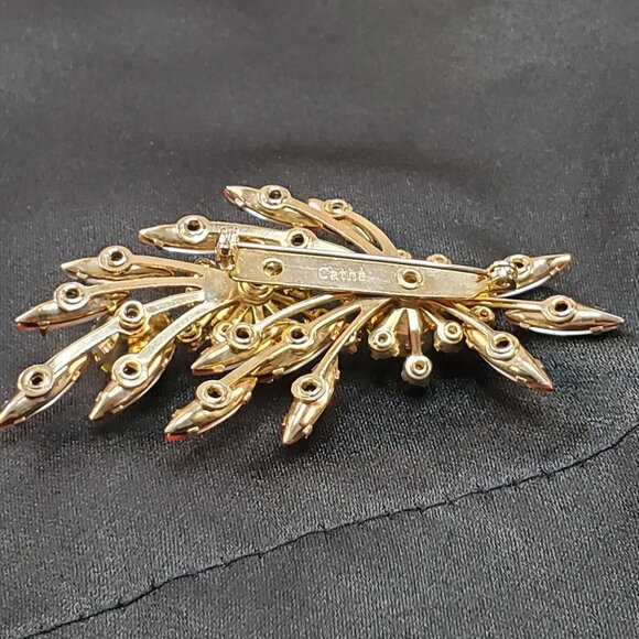 Vintage CATHE Brooch Riveted Dark Coral rhinestones Faux Pearls Leaf & Flowers - Picture 4 of 12